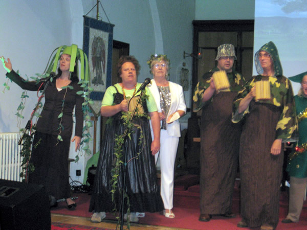 Penelope Palm (left), with Oliver and his Oakmates...