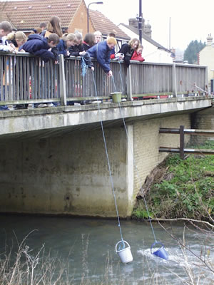 Photo: Water being pulled up from the river in buckets onto the bridge in North Bridge Street